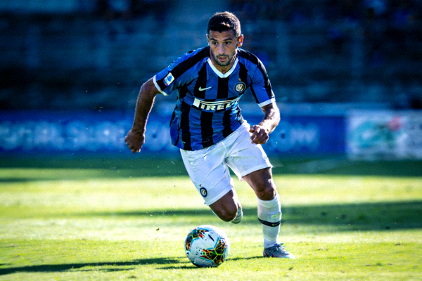 意甲联赛国际米兰球员带球突破